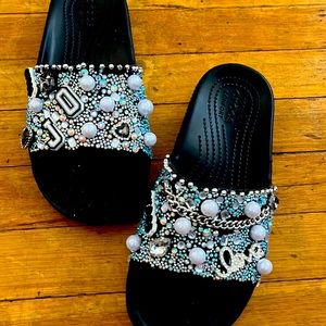 Blinged out never worn size 5 Womens mens 7 unisex croc slide in open toe sandal